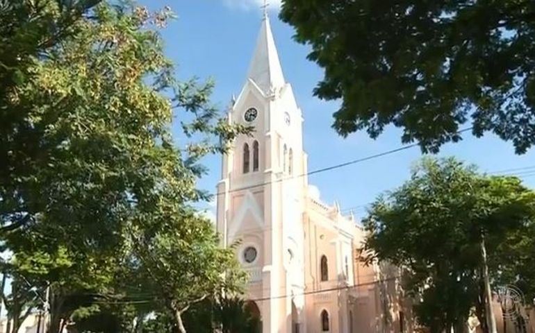 Padre é suspenso após denúncia de abuso de poder e corrupção de vulneráveis em Angatuba
