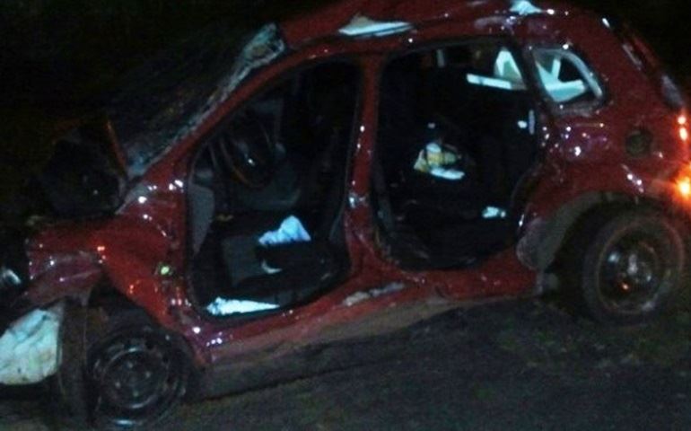 Acidente entre carros e caminhão mata duas pessoas em Avaré