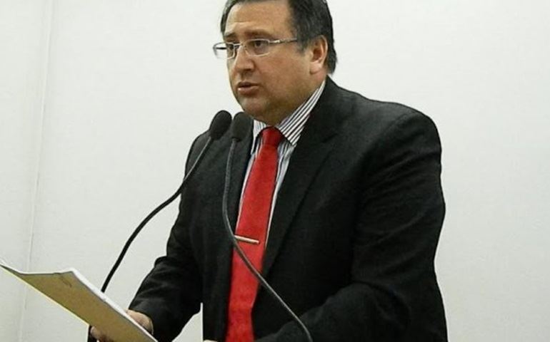 Roberto Araujo informa suposto caso de assédio moral em escola