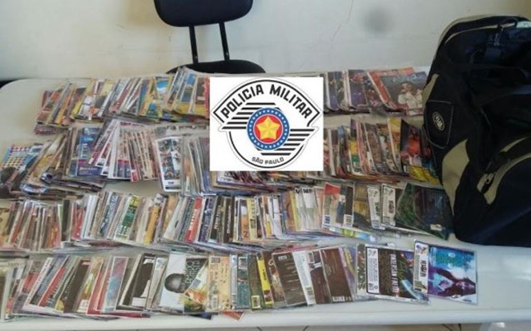 POLÍCIA MILITAR APREENDE CDS E DVDS PIRATAS NA CIDADE DE AVARÉ