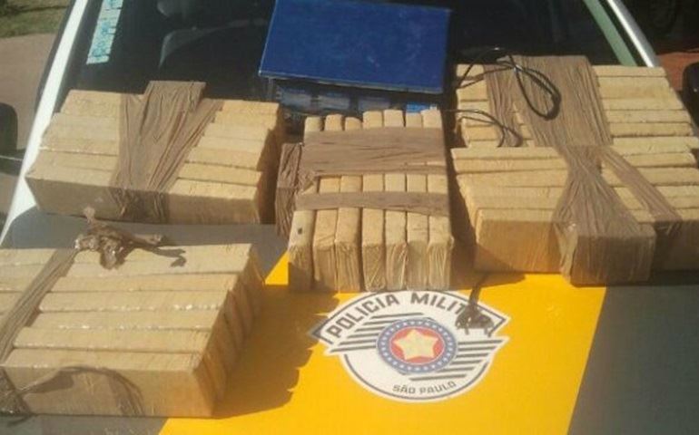 Polícia apreende 50kg de maconha na Rodovia Rapos Tavoares em Piraju