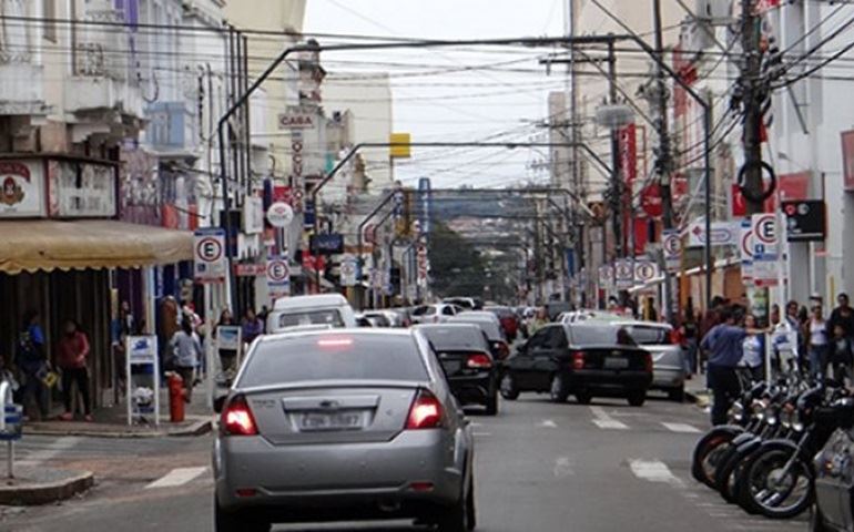  Justiça do Trabalho autoriza abertura noturna do comércio em Botucatu