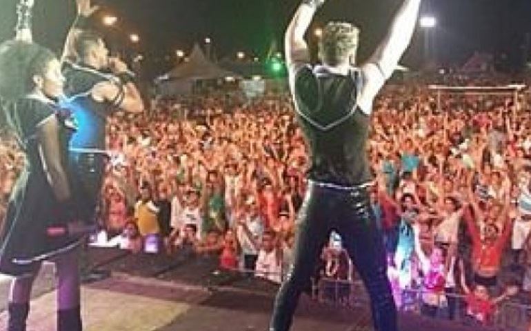 Foliões lotam recinto para comemorar carnaval em Paranapanema