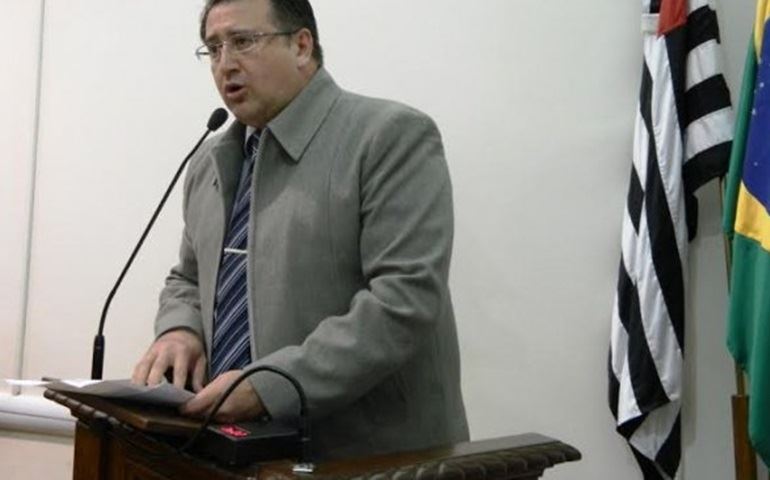Roberto Araújo pede que Executivo não realize Concurso Público