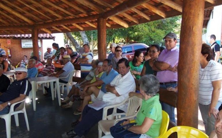 PREFEITO PROMETEU QUE MORADORES ESCOLHERIAM O REPRESENTANTE DO COSTA AZUL. (mentira)