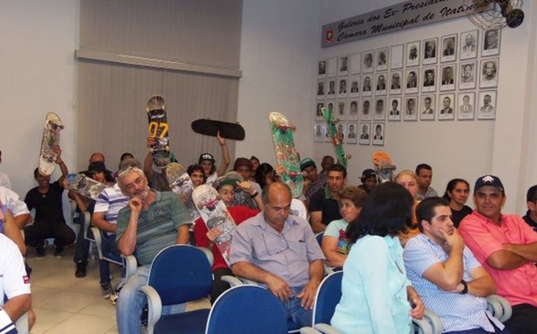 skatistas de itatinga compareceram em massa na Câmara ontem.