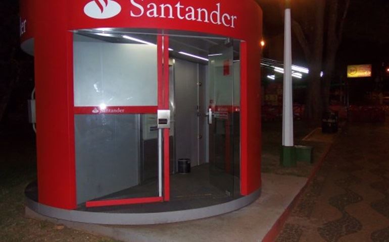 Tentaram roubar o caixa eletrônico da frente da Frea em Avaré.