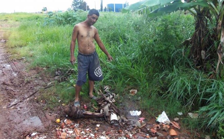 Sabesp e seus desperdícios de água pela cidade.