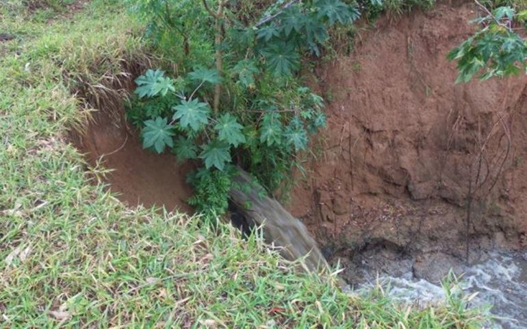 SABESP VOLTA A JOGAR ESGOTO IN NATURA NO LAJEADO