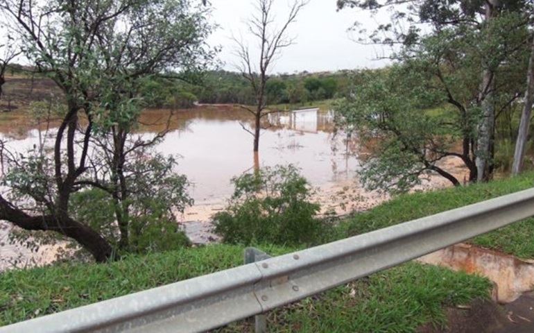 RODOVIA SP255 CORRE O RISCO DE ROMPER