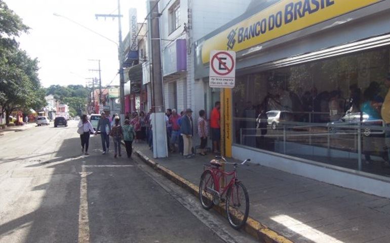 Ontem foi mais um dia agitado nas agências Bancárias de Avaré.