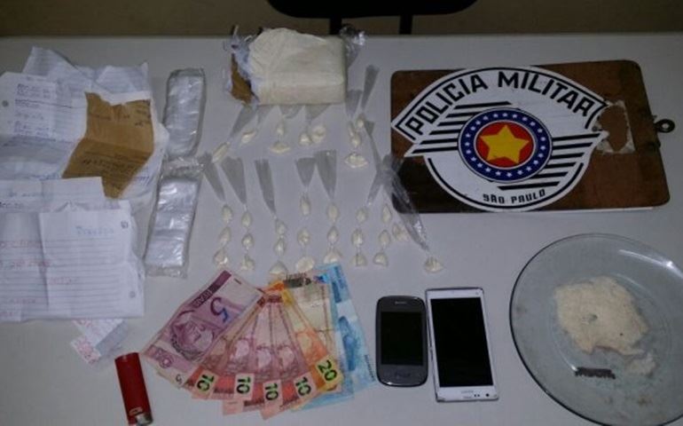  POLÍCIA MILITAR PRENDE 03 PESSOAS PELO CRIME DE TRÁFICO DE DROGAS