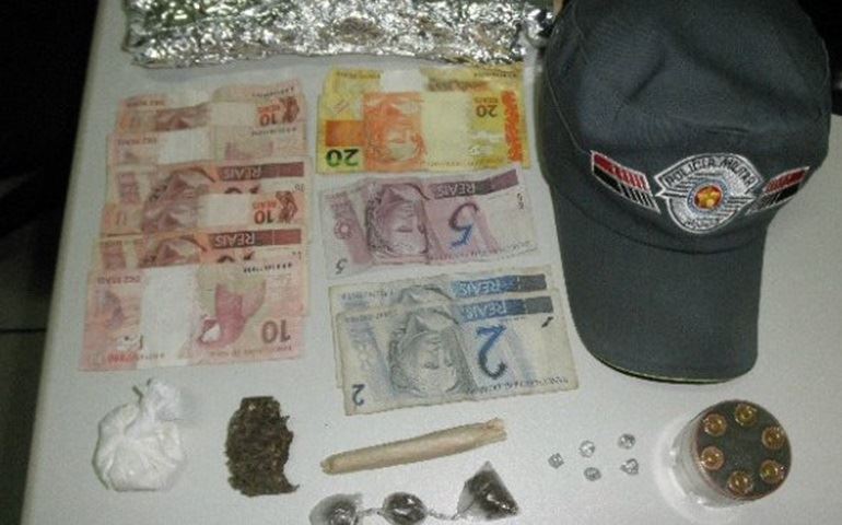 Dois irmãos são presos por tráfico de drogas em Piraju