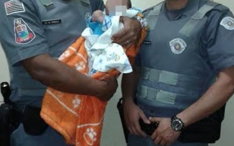 POLÍCIA MILITAR ENCONTRA BEBÊ ABANDONADO