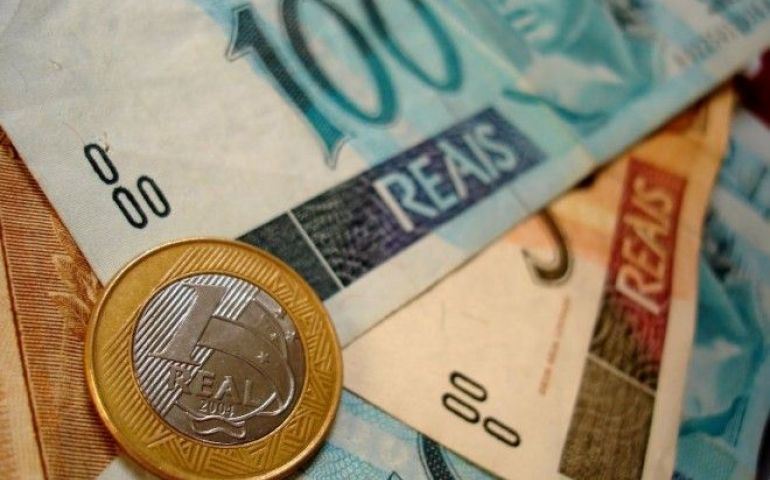 Prefeitura começa a pagar parte do 13° salário