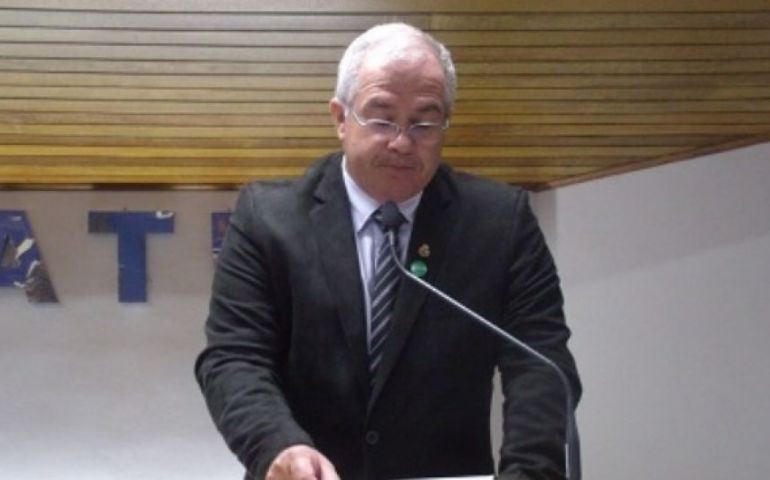 Elevatória da Sabesp estaria jogando dejetos no Lago Berta Bannwart
