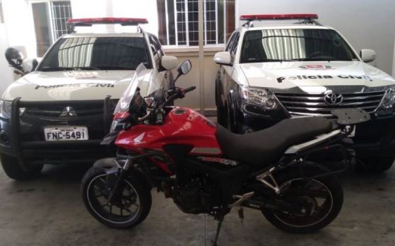 POLÍCIA CIVIL INDICIA DUPLA QUE FURTOU MOTOCICLETA E EXTORQUIU VÍTIMA EM ARANDU