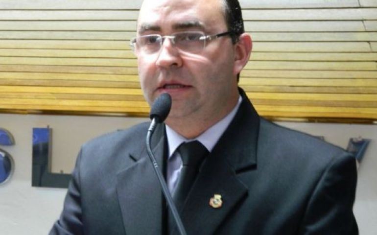 ZANDONÁ PEDE QUE PREFEITO CONCEDA REAJUSTE AOS FUNCIONÁRIOS MUNICIPAIS