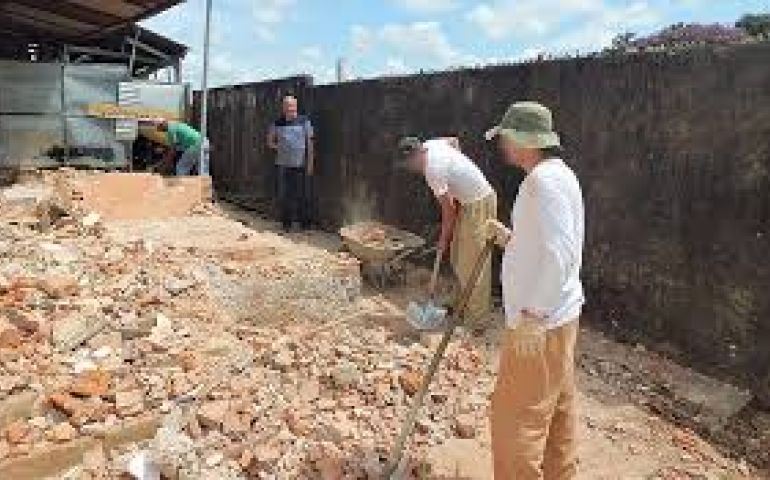 Reeducandos de Avaré fazem serviço de manutenção em órgãos públicos