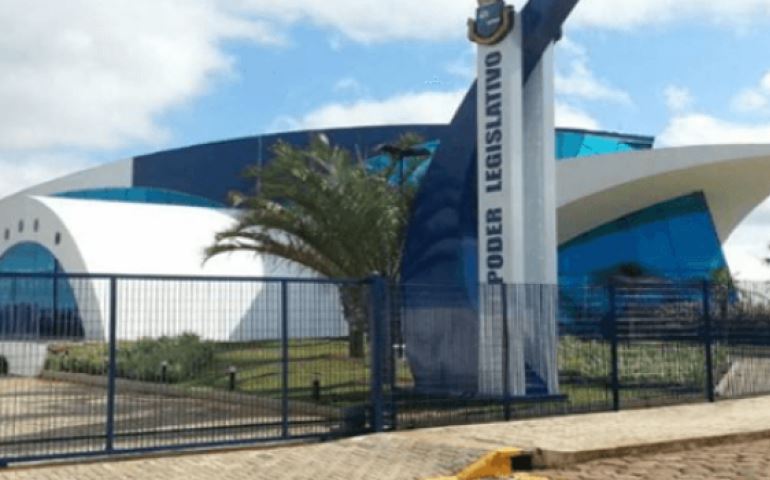 DERROTA NA JUSTIÇA PÕE EM