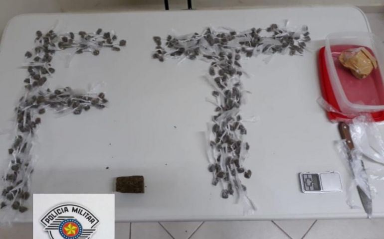 Mãe e seus dois filhos, presos com mais de 300 porções de maconha
