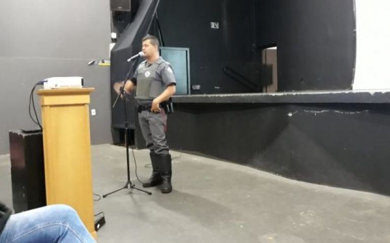 POLÍCIA MILITAR REALIZA PALESTRA DE PREVENÇÃO NO TRÂNSITO PARA MOTORISTAS E MONITORES DE ÔNIBUS