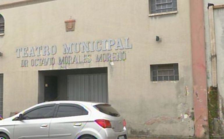 ATRASO NA REFORMA DE TEATRO EM AVARÉ INCOMODA ATORES E MORADORES
