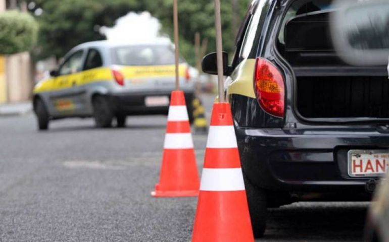 Autoescolas têm atividades suspensas por suspeitas de irregularidades em Avaré