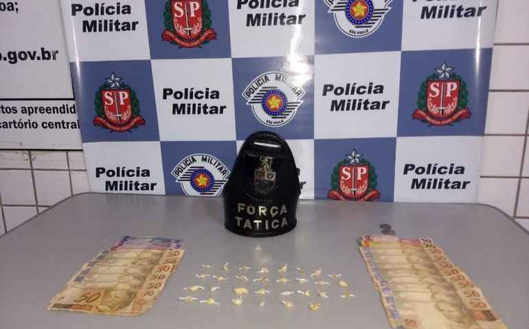 Homem é preso e menor apreendido após PM achar porções de crack e dinheiro em Tatuí