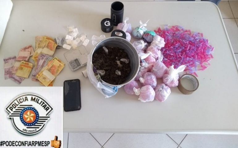 Homem é preso por tráfico de drogas após PM achar maconha e cocaína em Avaré