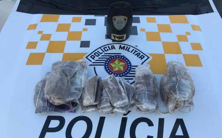 Casal é preso com haxixe em bolsa dentro de ônibus em Buri