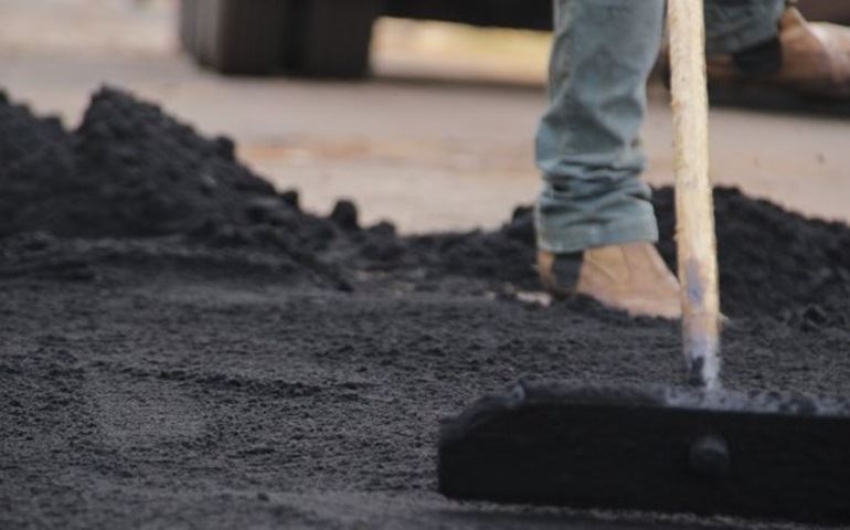 Prefeitura está reiniciando tapa buraco hoje