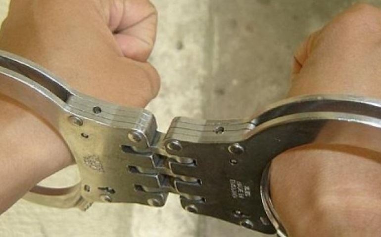 Dois jovens são presos por tráfico de drogas em Águas de Santa Bárbara