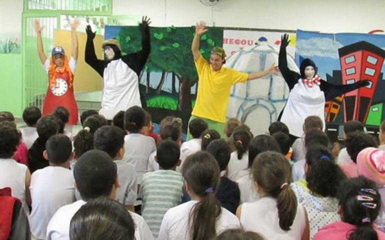 ESCOLAS DA REGIÃO RECEBEM PEÇA TEATRAL SOBRE A ÁGUA