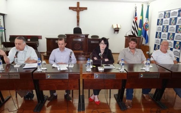 PRES. BRUNA SILVESTRE REUNE SE COM A IMPRENSA PARA FALAR DO NOVO PRÉDIO DA CÃMARA