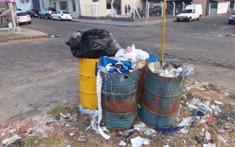 Prefeitura abandonou a Rua Janio Quadros.