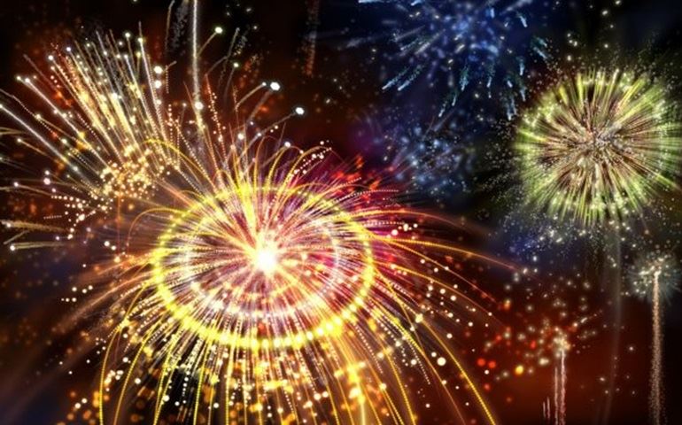 Fogos de artifício armazenados em estádio explodem em Avaré