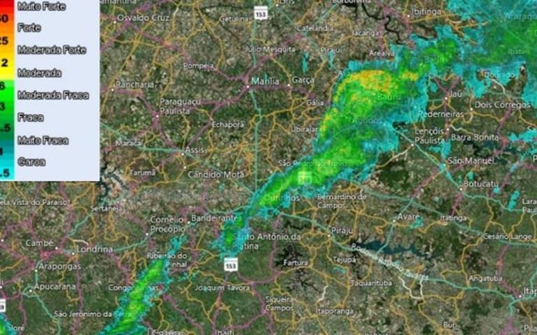 Chuva volumosa volta a castigar cidades das regiões de Bauru e Avaré, SP