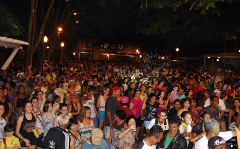 Folia agita o Largo São João e o balneário Costa Azul