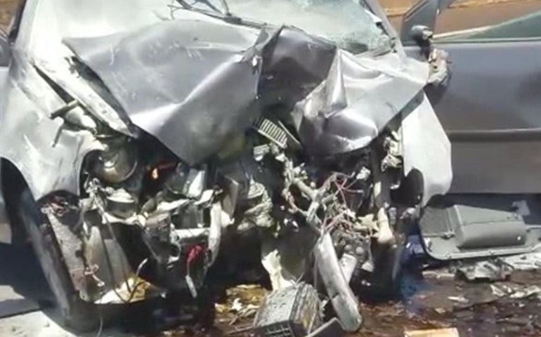 Motorista tem ferimentos graves ao bater em mureta de rodovia
