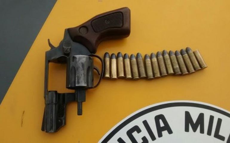 POLICIAMENTO RODOVIARIO APREENDE ARMA DE FOGO