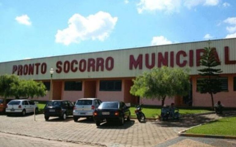 Médico chefe surta e ameaça médica plantonista proibindo atender paciente que estava Infartado.