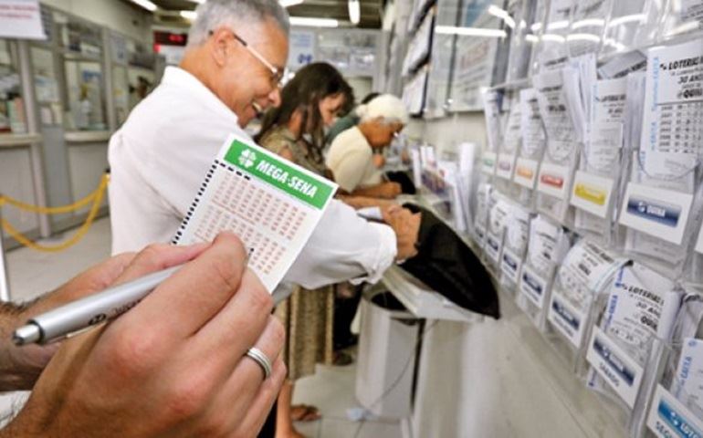 Quina acumula e prêmio pode chegar a R$ 2 milhões.