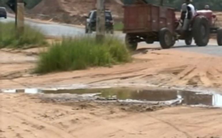Prefeitura tem verba de R$ 200 mil para asfaltar via e obra não começa