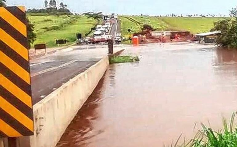 Confira as rodovias da região que continuam interditadas