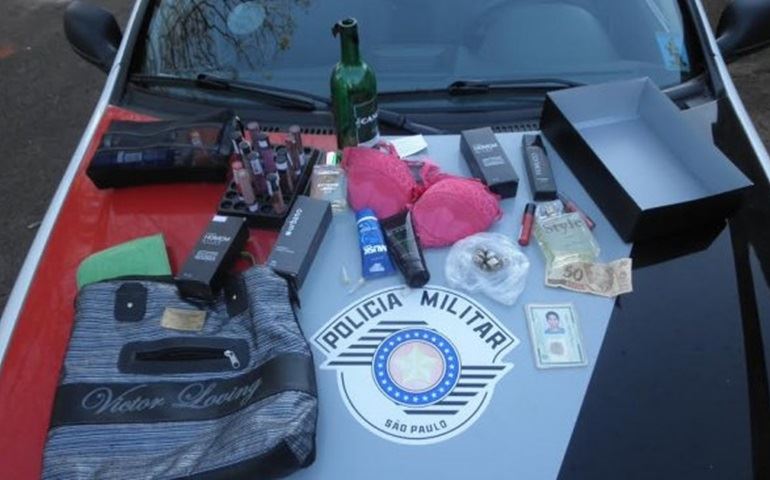 POLÍCIA MILITAR PRENDE UMA PESSOA POR FURTO E TRÁFICO DE DROGAS NA CIDADE DE MANDURI