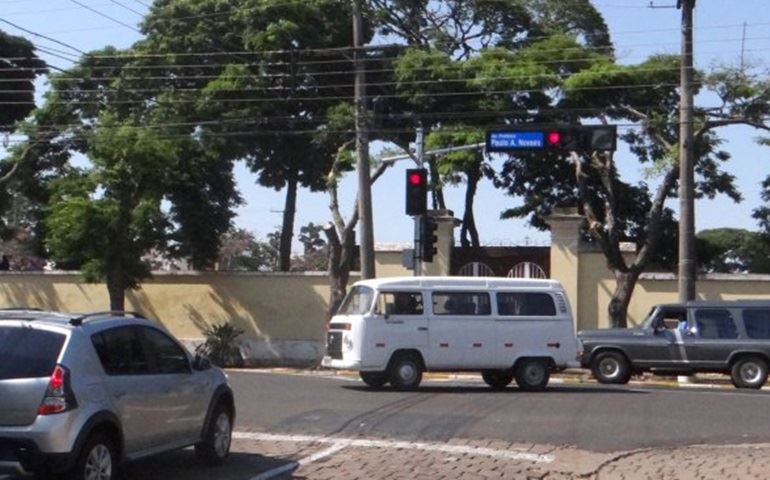 Novos semáforos melhoram o trânsito na entrada da cidade