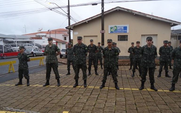 O Centenário TG 02 ? 03 de Avaré realizou na manhã de hoje a formatura de mais 50 jovens