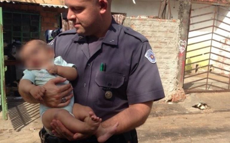 Crianças que viviam em meio à sujeira são levadas pelo Conselho Tutelar