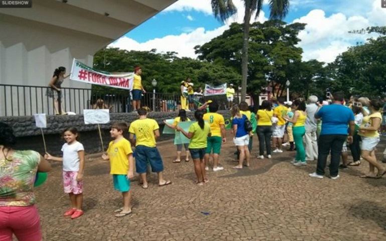 Moradores de Avaré protestam contra corrupção e o Governo